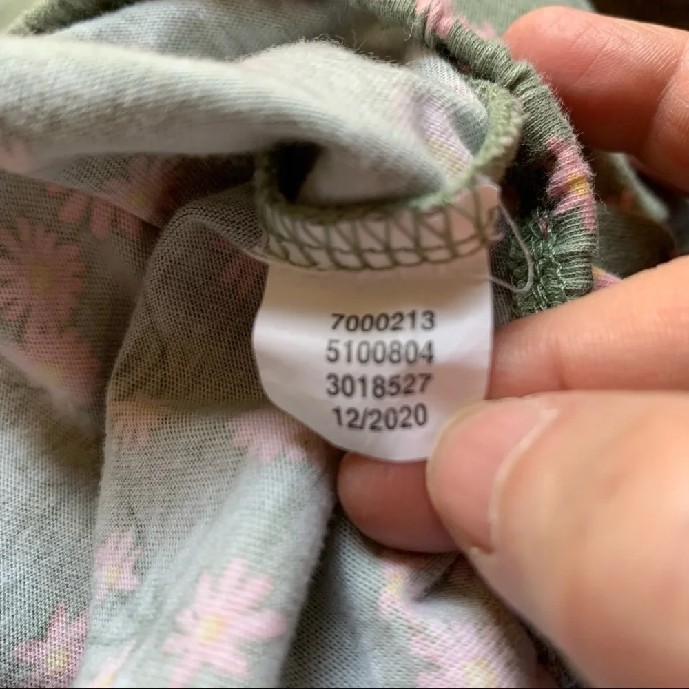 The Children’s Place Girl blouse olive & pink flowers. Size 5/6